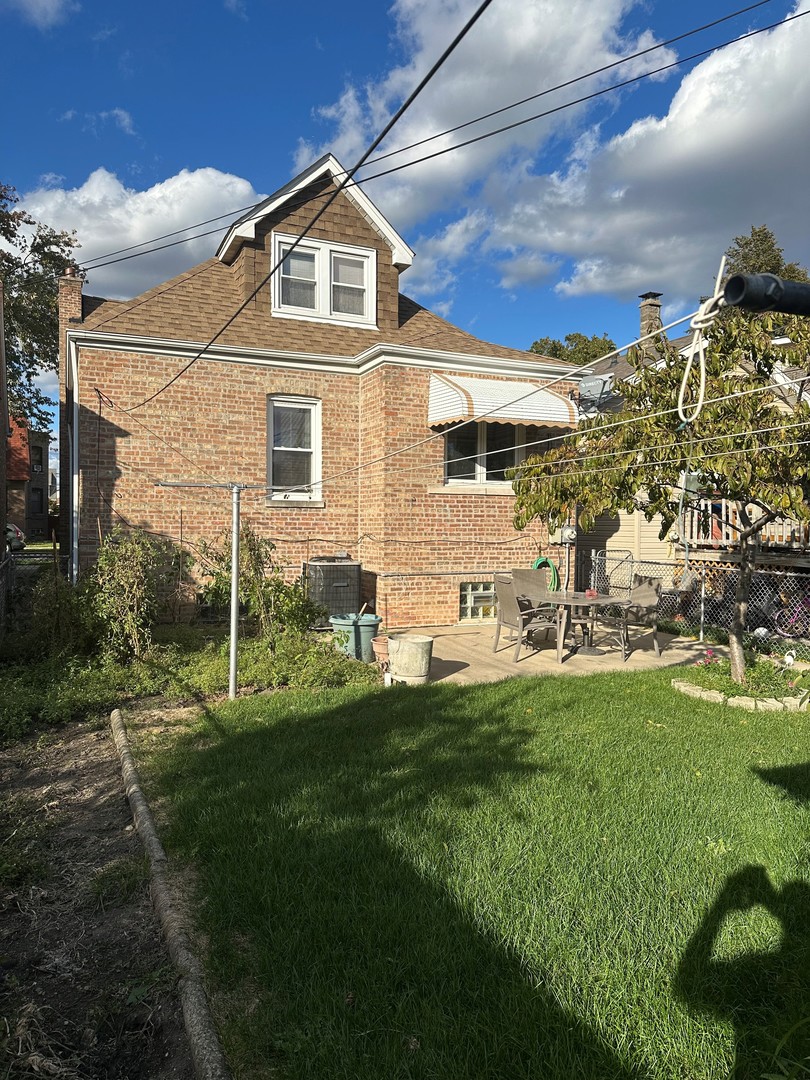 5813 W Cornelia Avenue