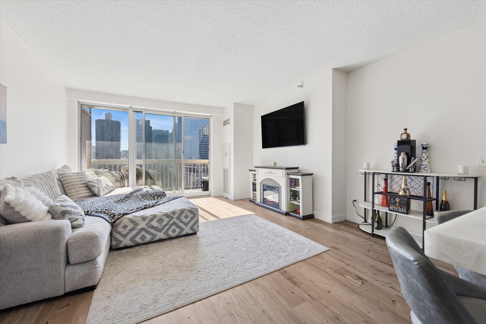 545 N Dearborn Street Unit: 3206