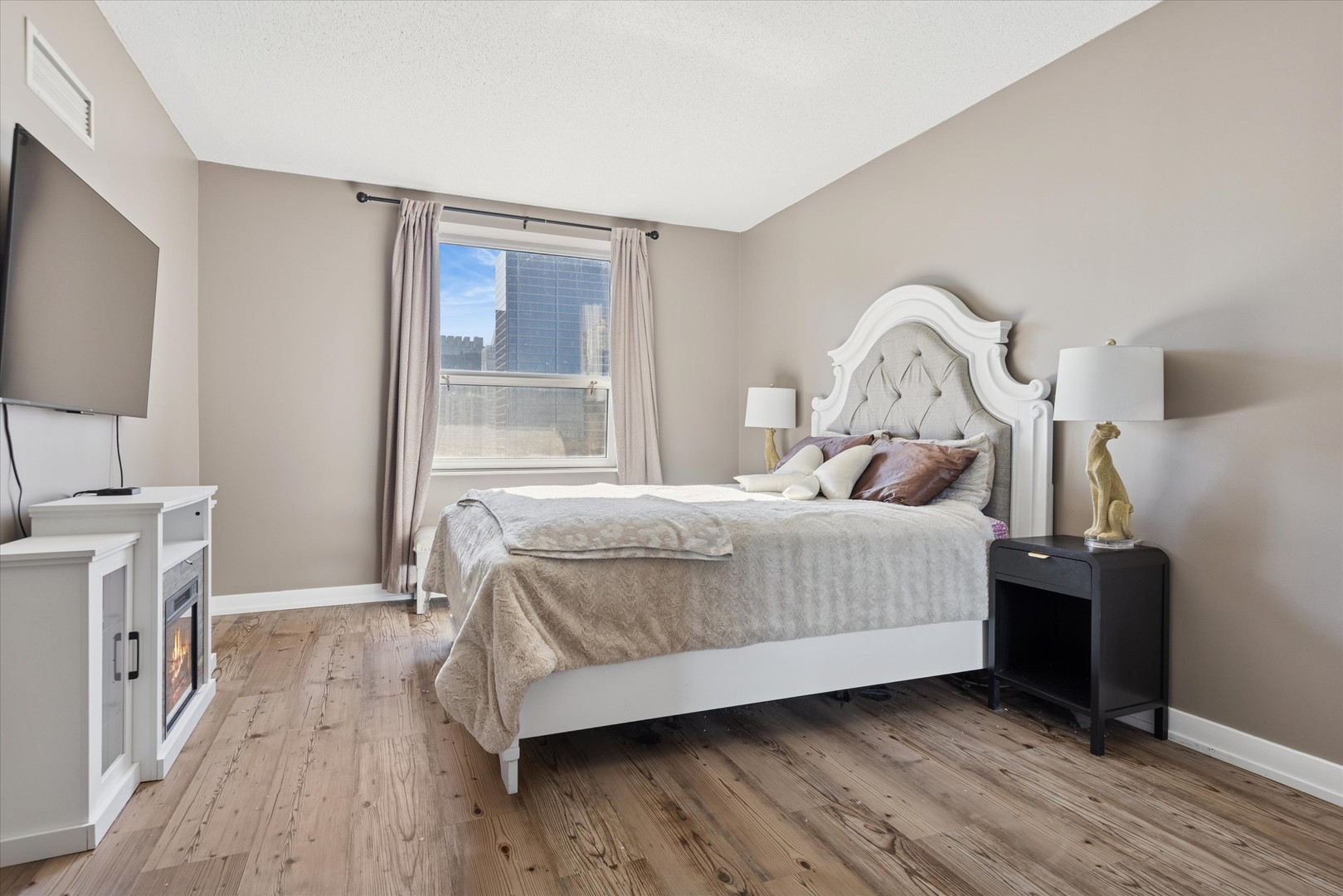 545 N Dearborn Street Unit: 3206