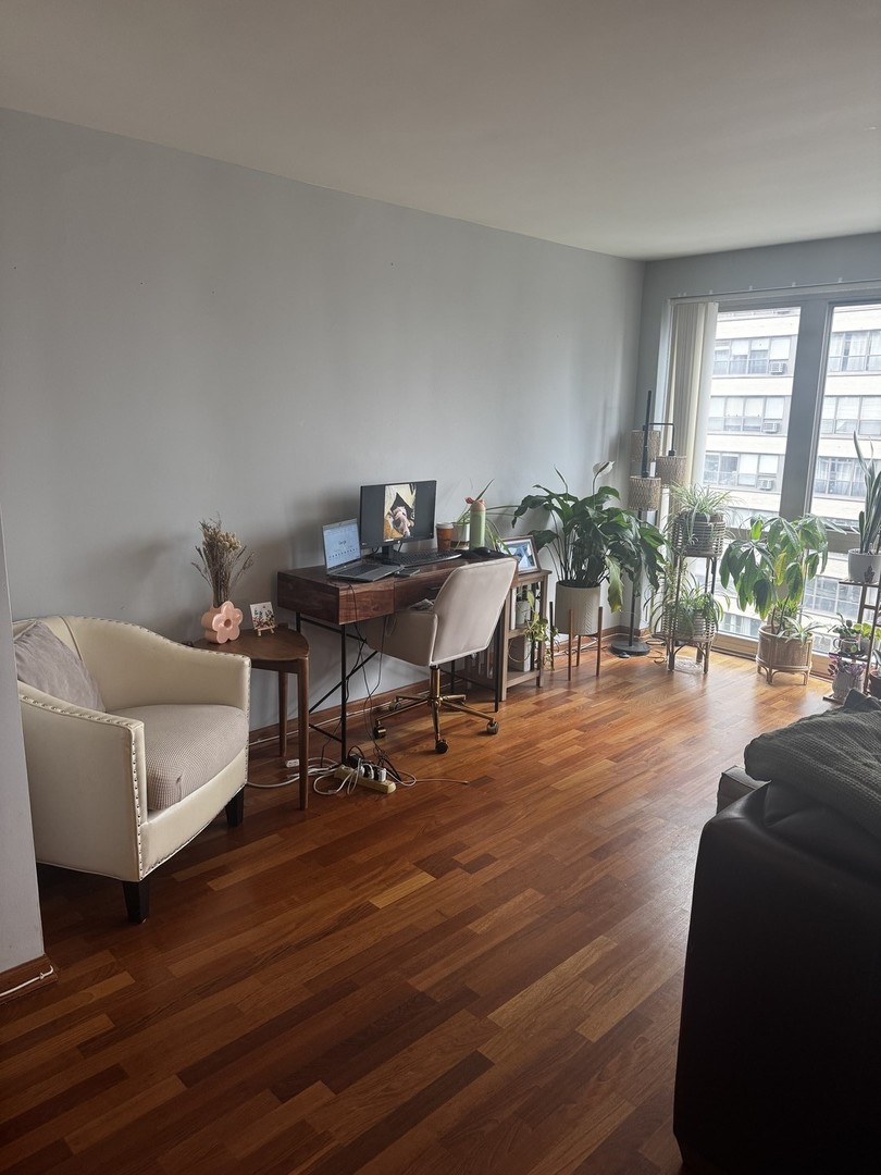 2933 N Sheridan Road Unit: 1201