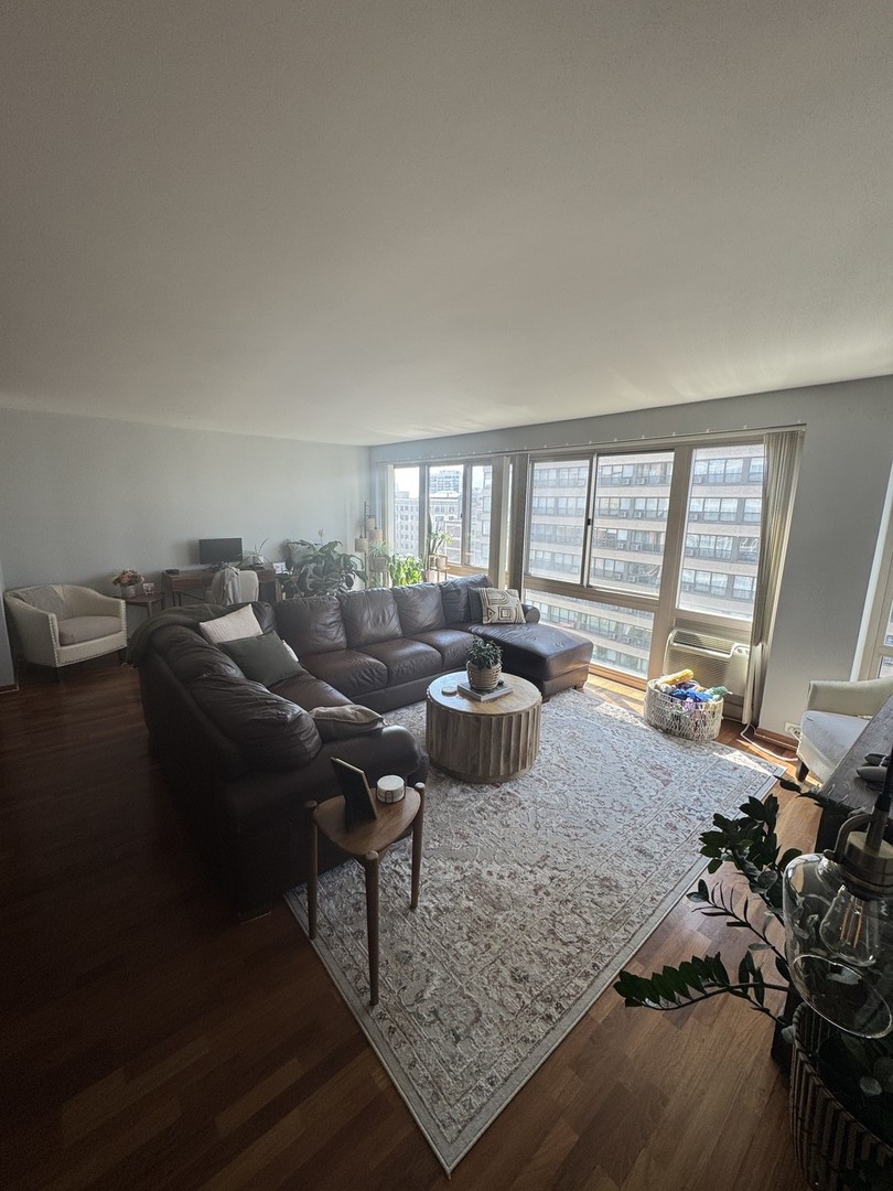 2933 N Sheridan Road Unit: 1201
