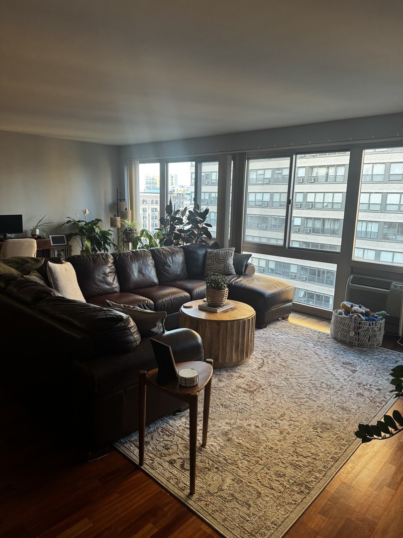 2933 N Sheridan Road Unit: 1201