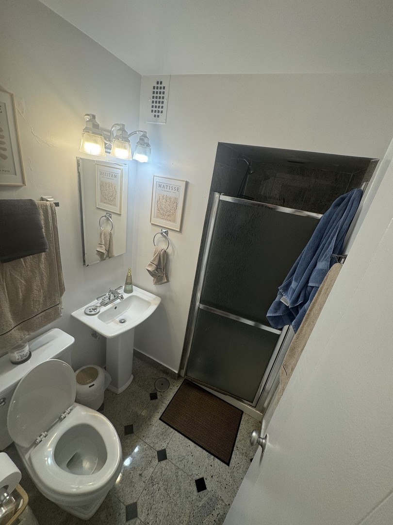 2933 N Sheridan Road Unit: 1201