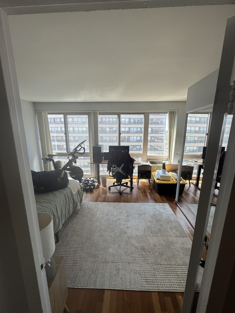 2933 N Sheridan Road Unit: 1201