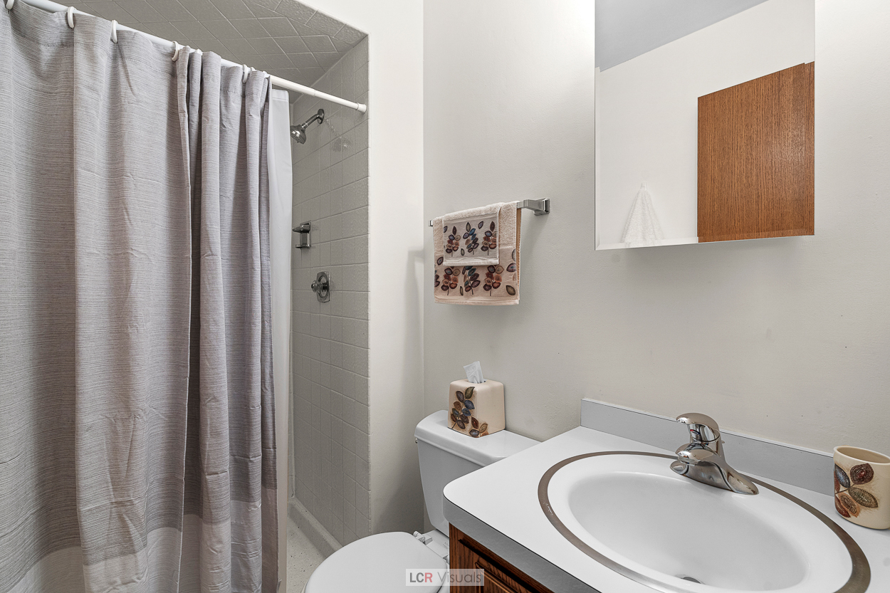 7616 W LAWRENCE Avenue Unit: 2B