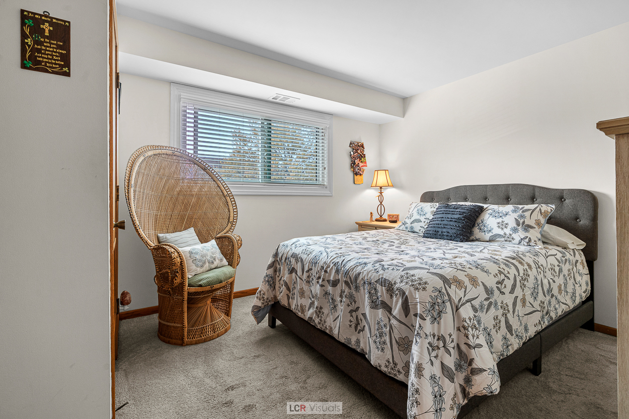 7616 W LAWRENCE Avenue Unit: 2B