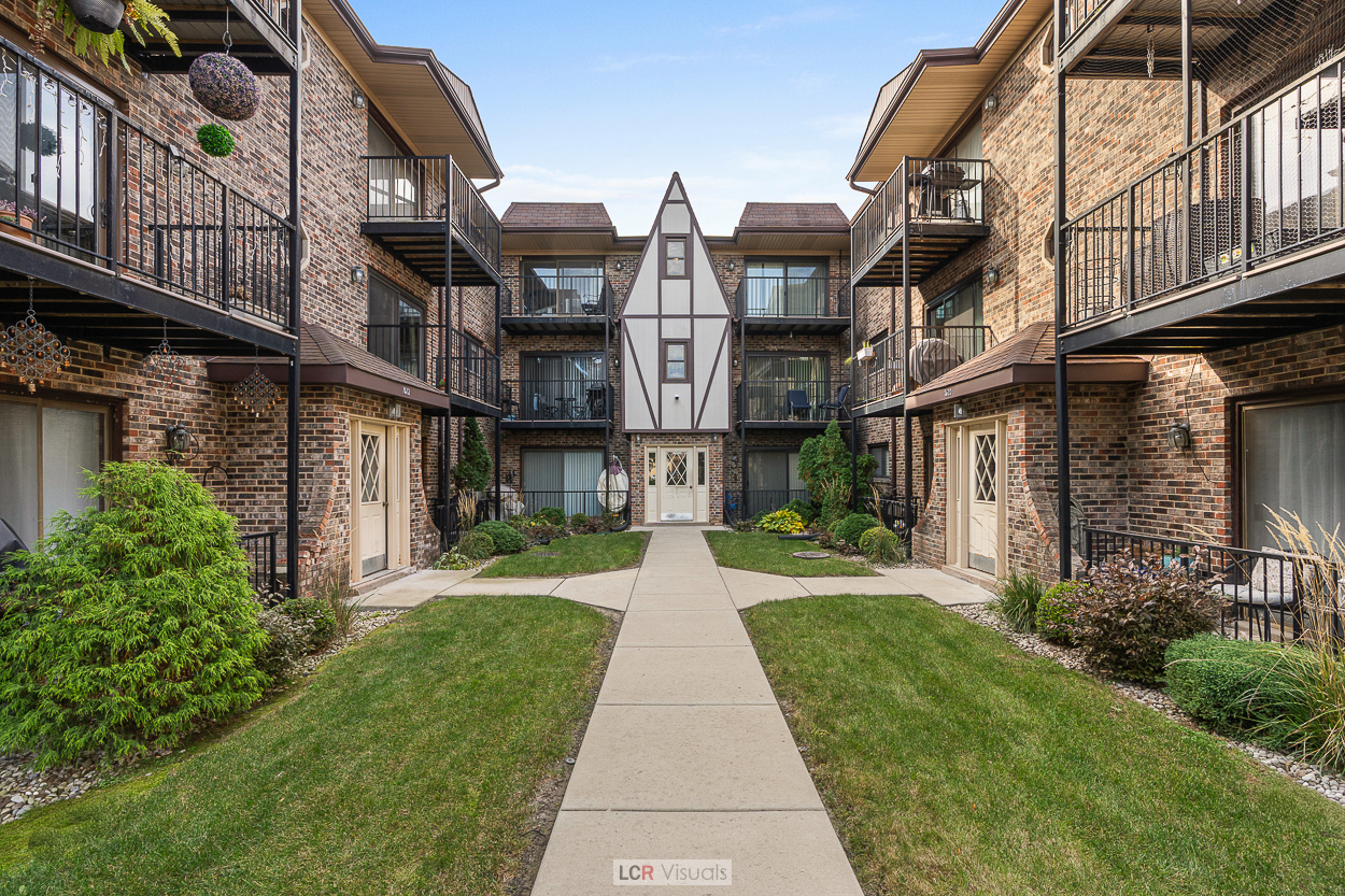 7616 W LAWRENCE Avenue Unit: 2B