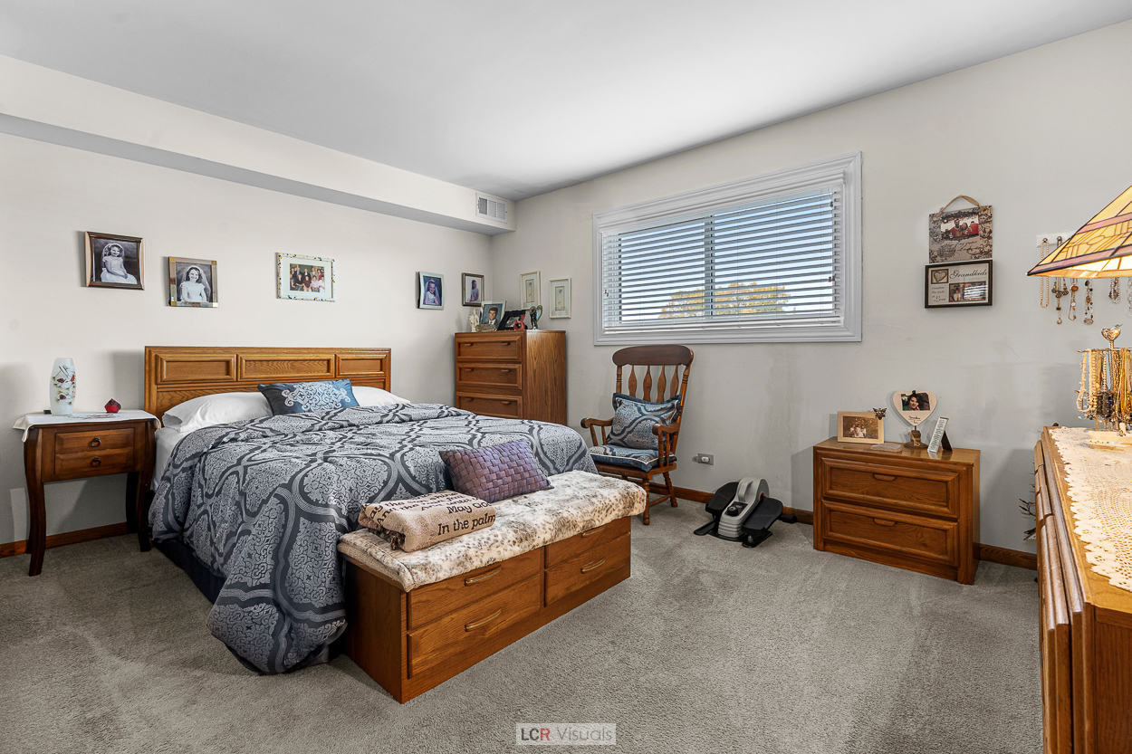 7616 W LAWRENCE Avenue Unit: 2B