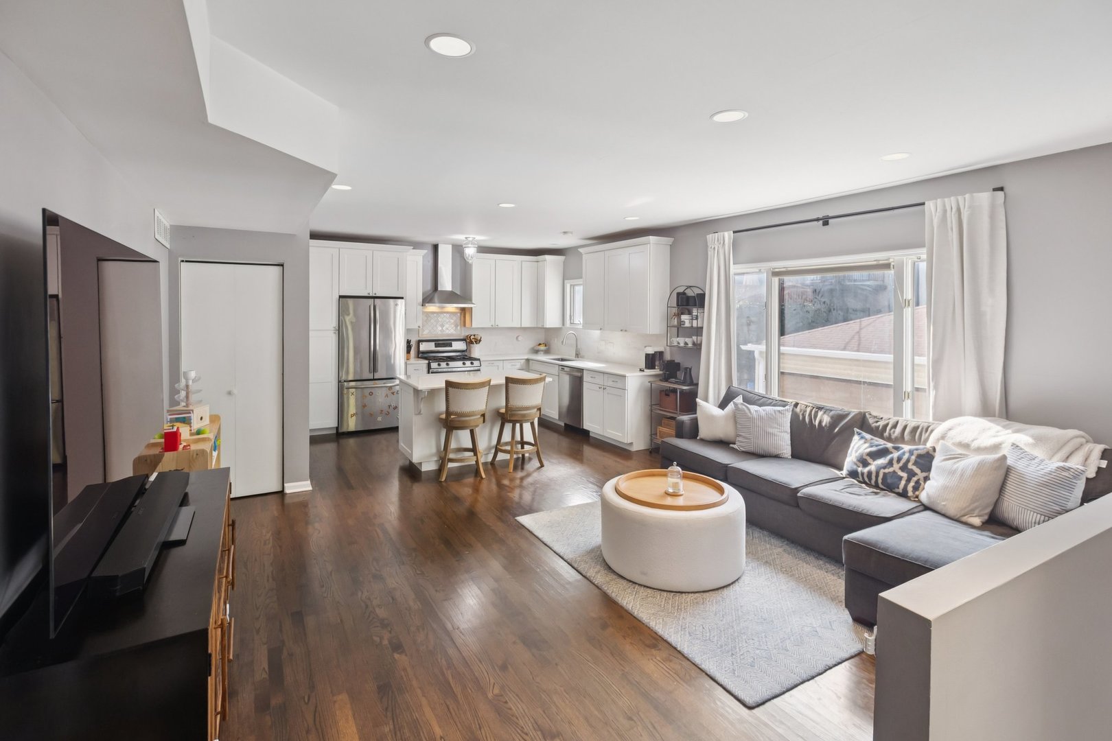 1747 W Pierce Avenue Unit: 2