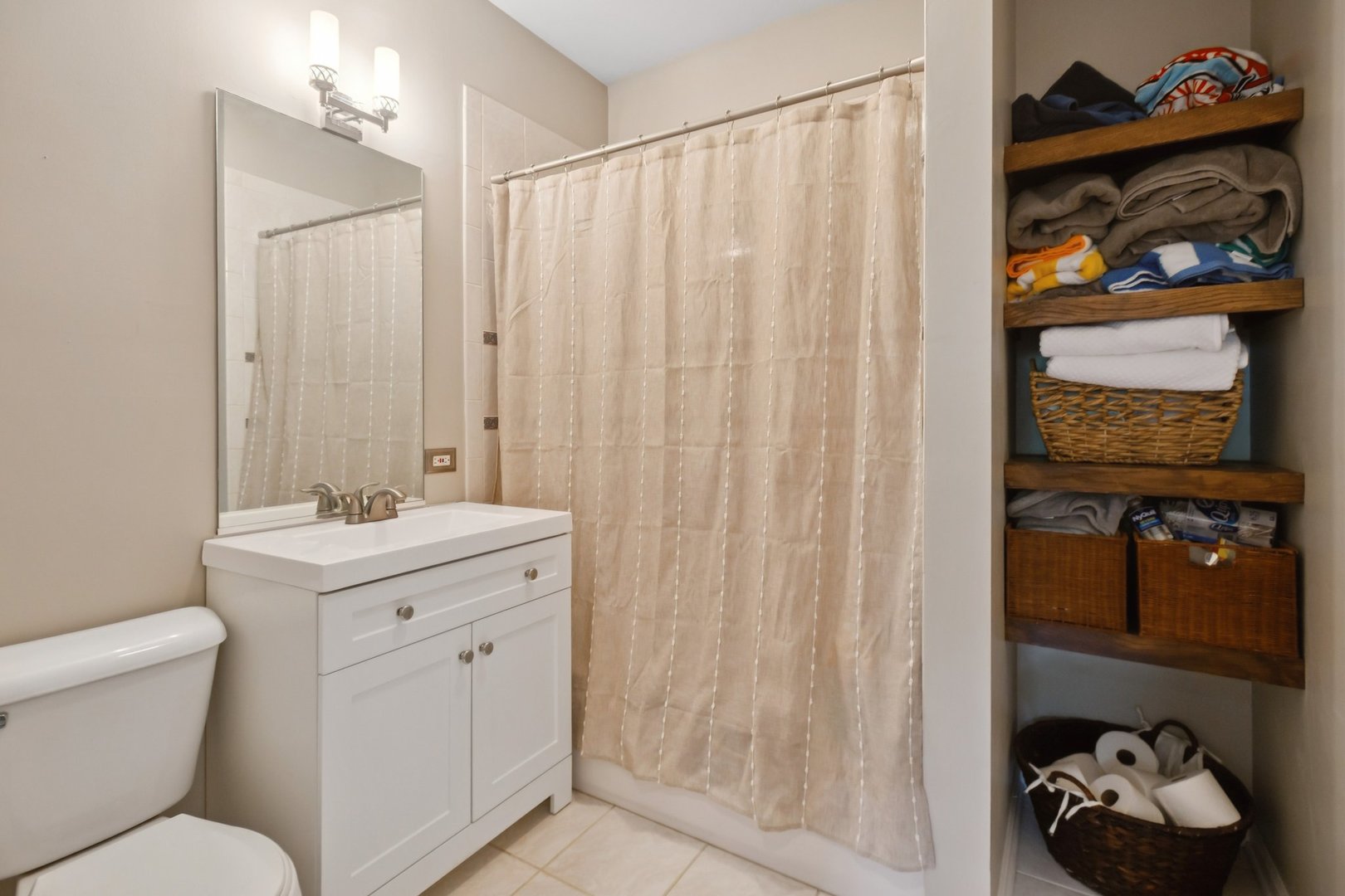 1747 W Pierce Avenue Unit: 2