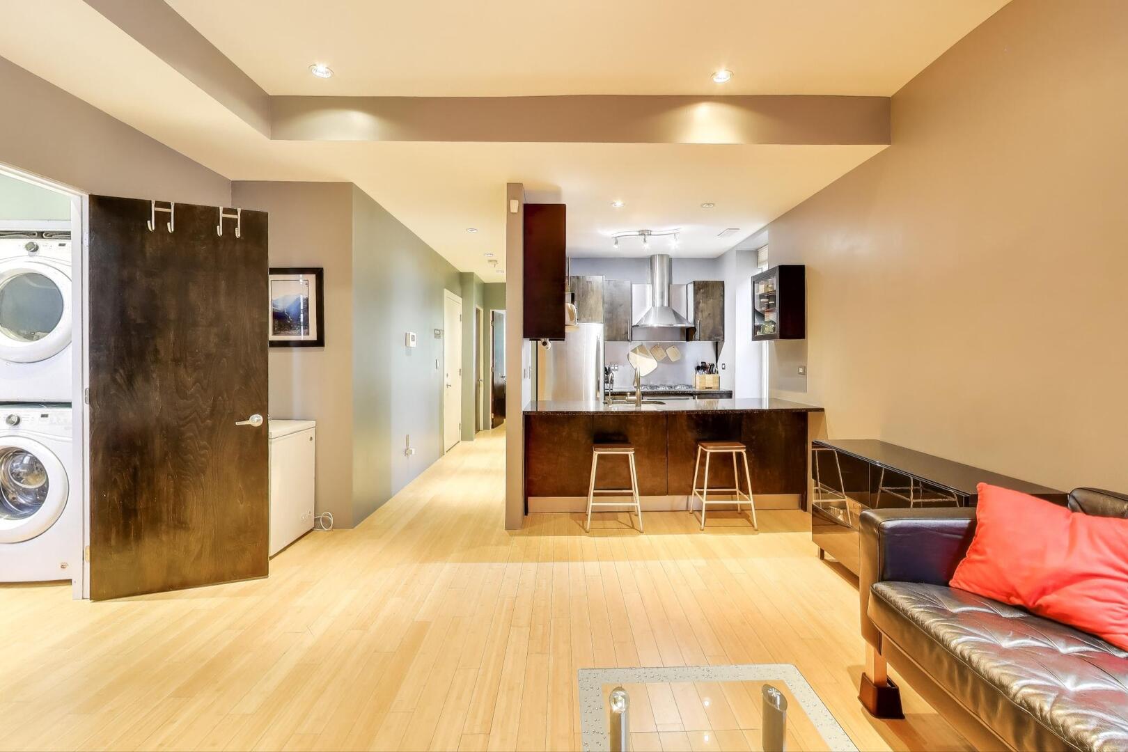 862 N Mozart Street Unit: 2F