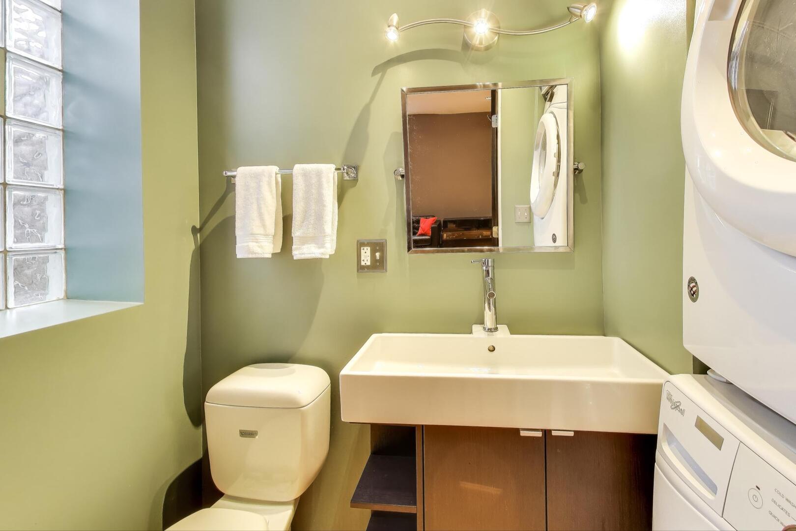 862 N Mozart Street Unit: 2F