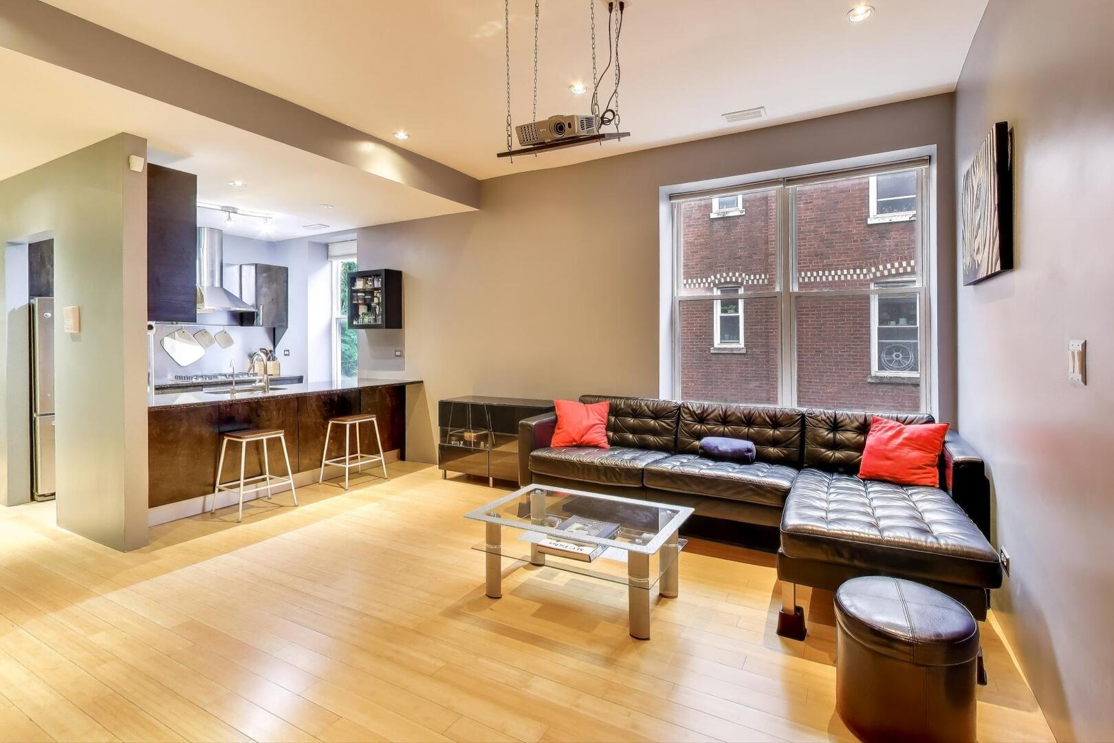 862 N Mozart Street Unit: 2F