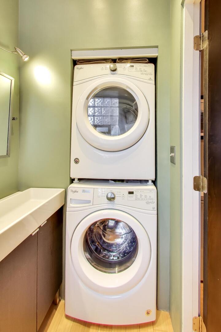 862 N Mozart Street Unit: 2F