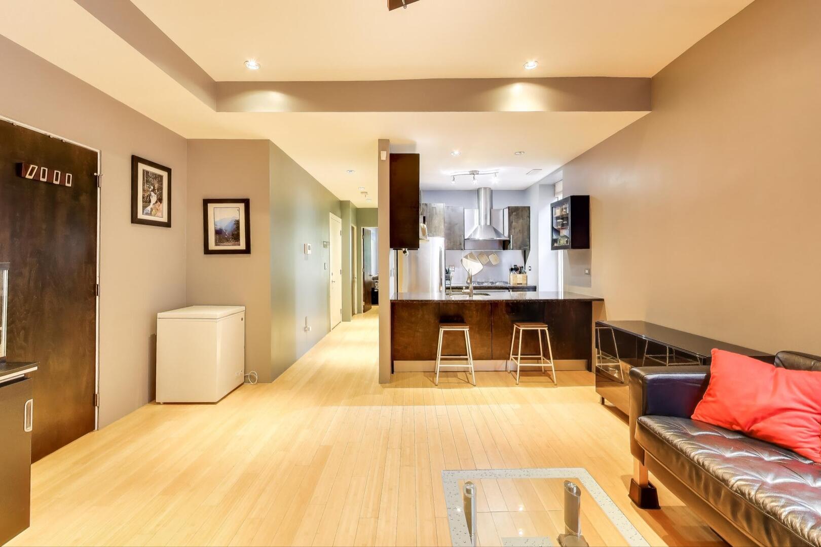 862 N Mozart Street Unit: 2F