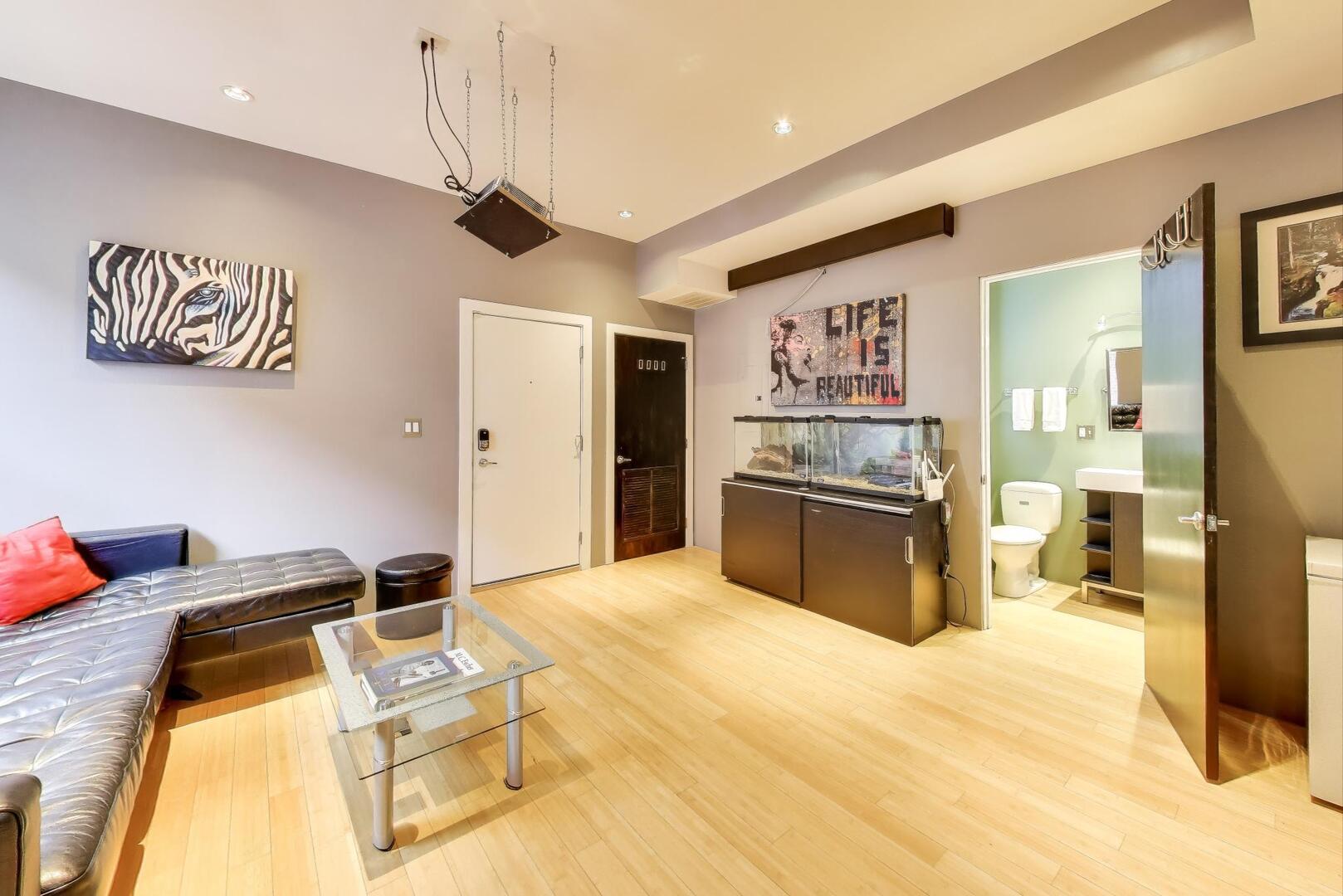 862 N Mozart Street Unit: 2F