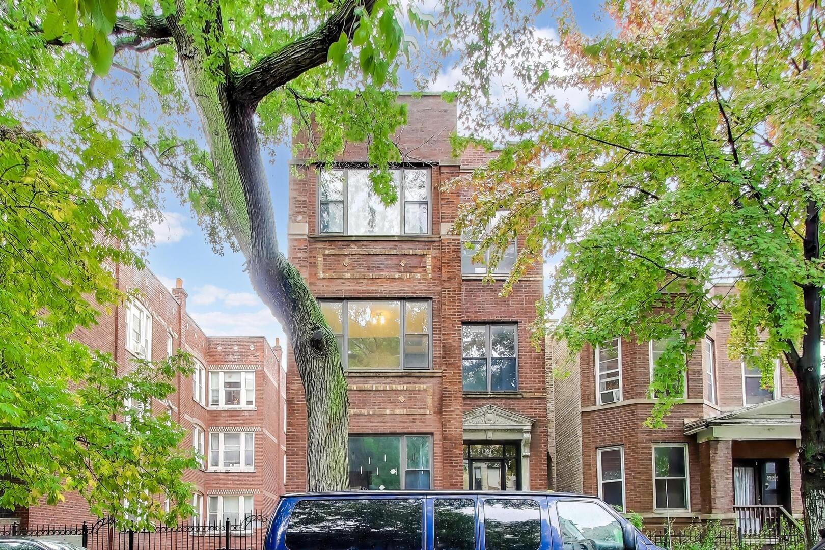 862 N Mozart Street Unit: 2F