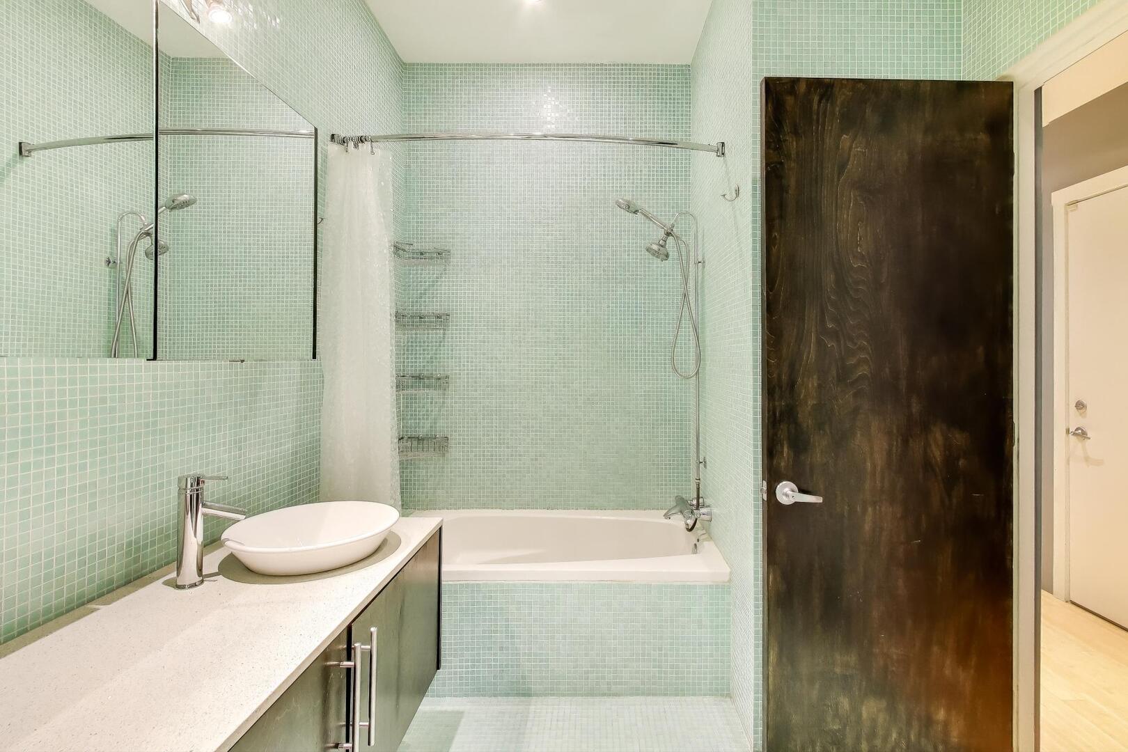 862 N Mozart Street Unit: 2F