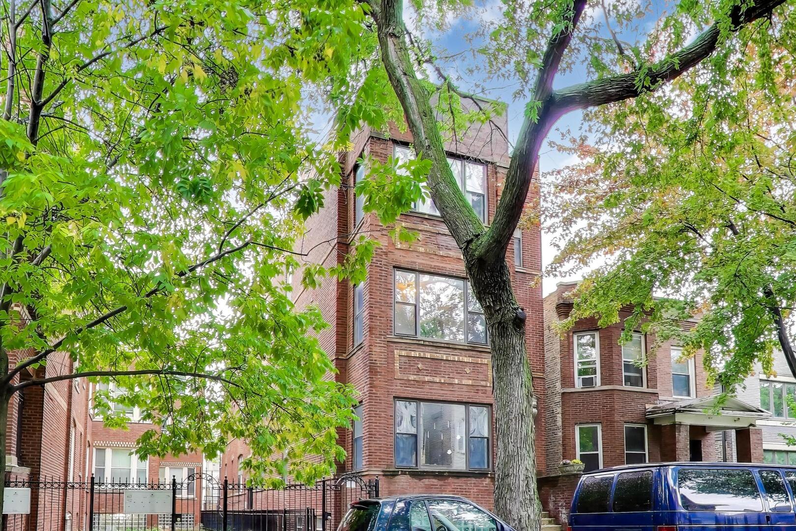 862 N Mozart Street Unit: 2F