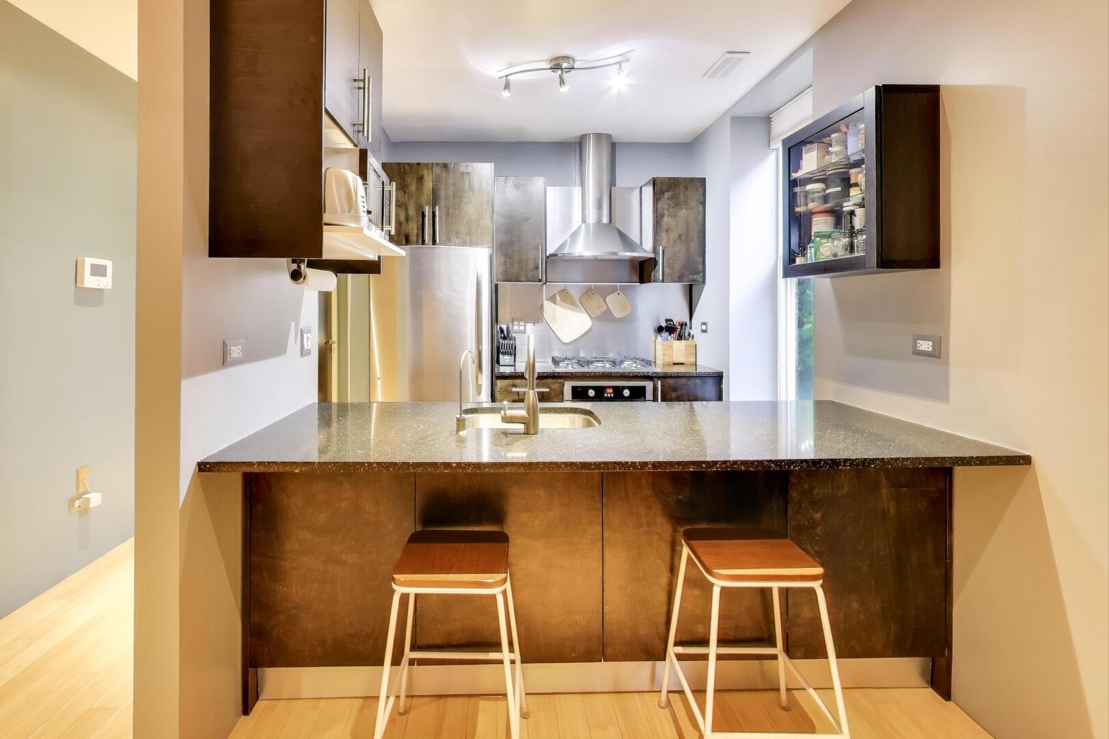 862 N Mozart Street Unit: 2F