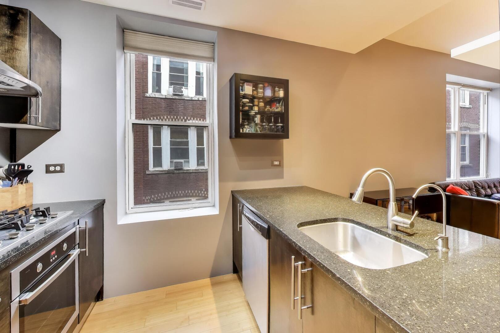 862 N Mozart Street Unit: 2F