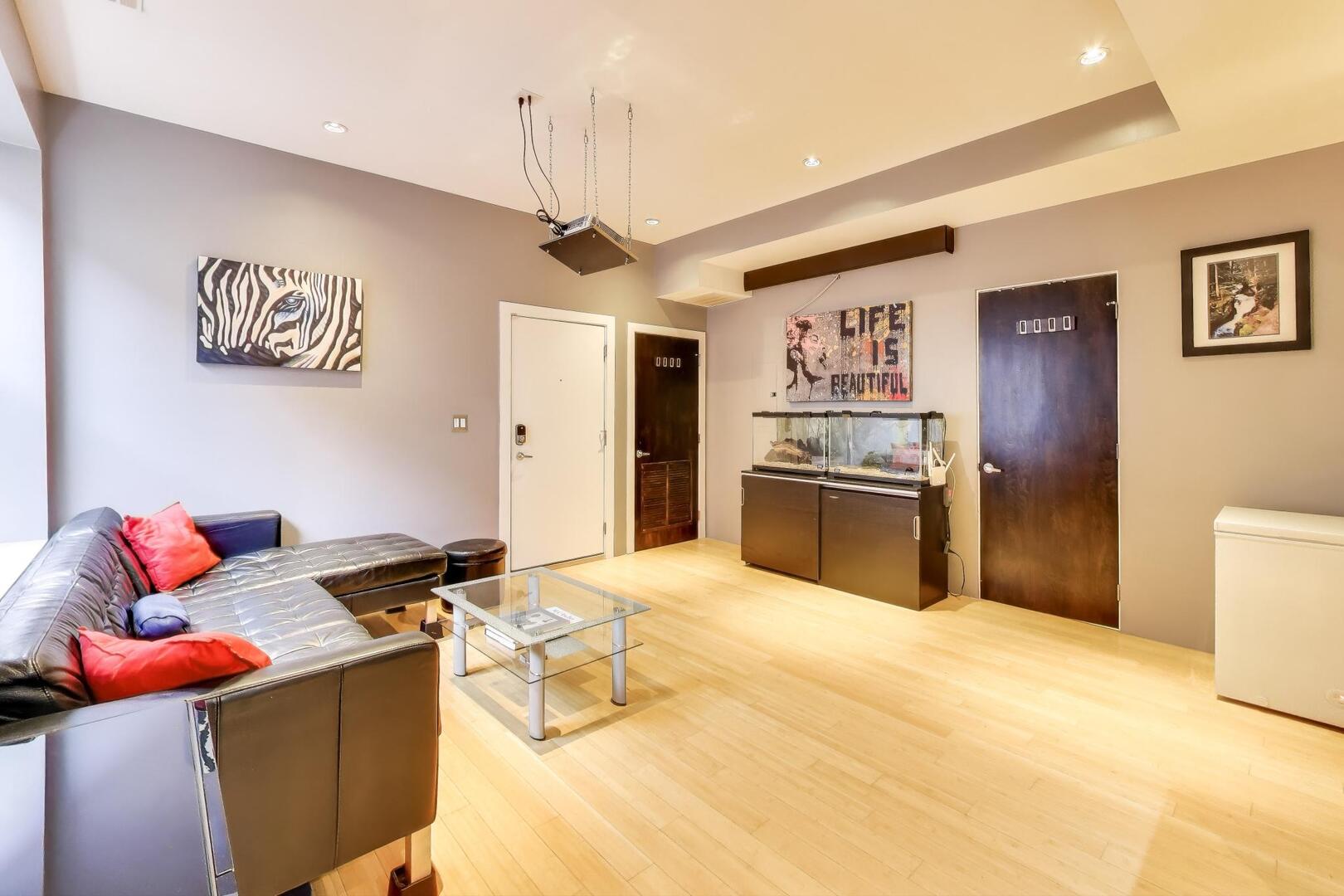 862 N Mozart Street Unit: 2F