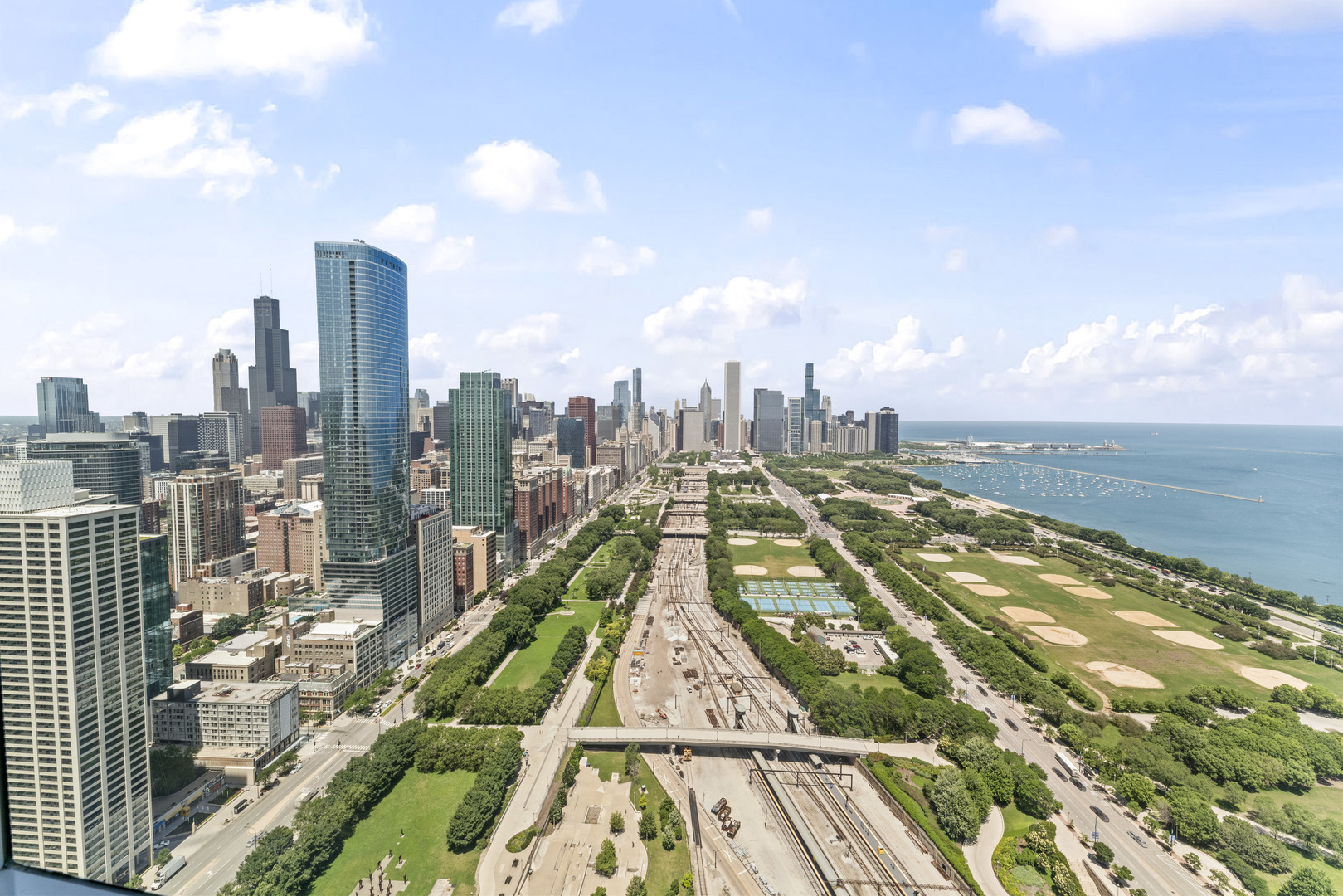 1201 S Prairie Avenue Unit: 4702