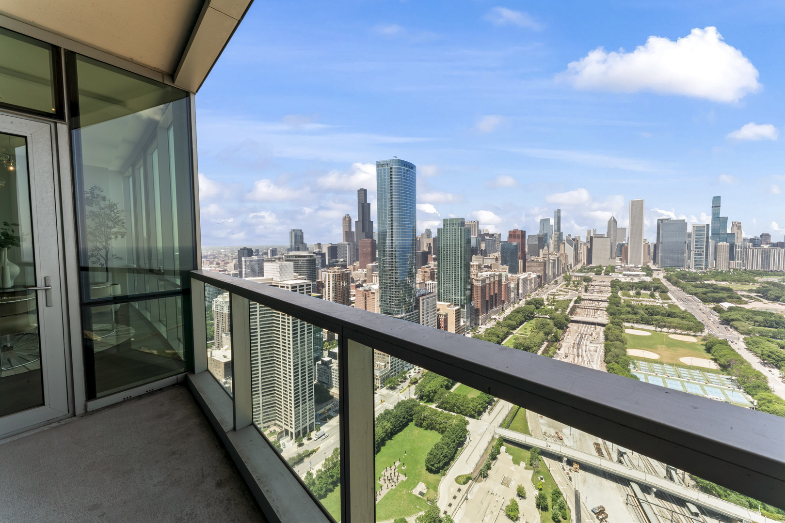 1201 S Prairie Avenue Unit: 4702