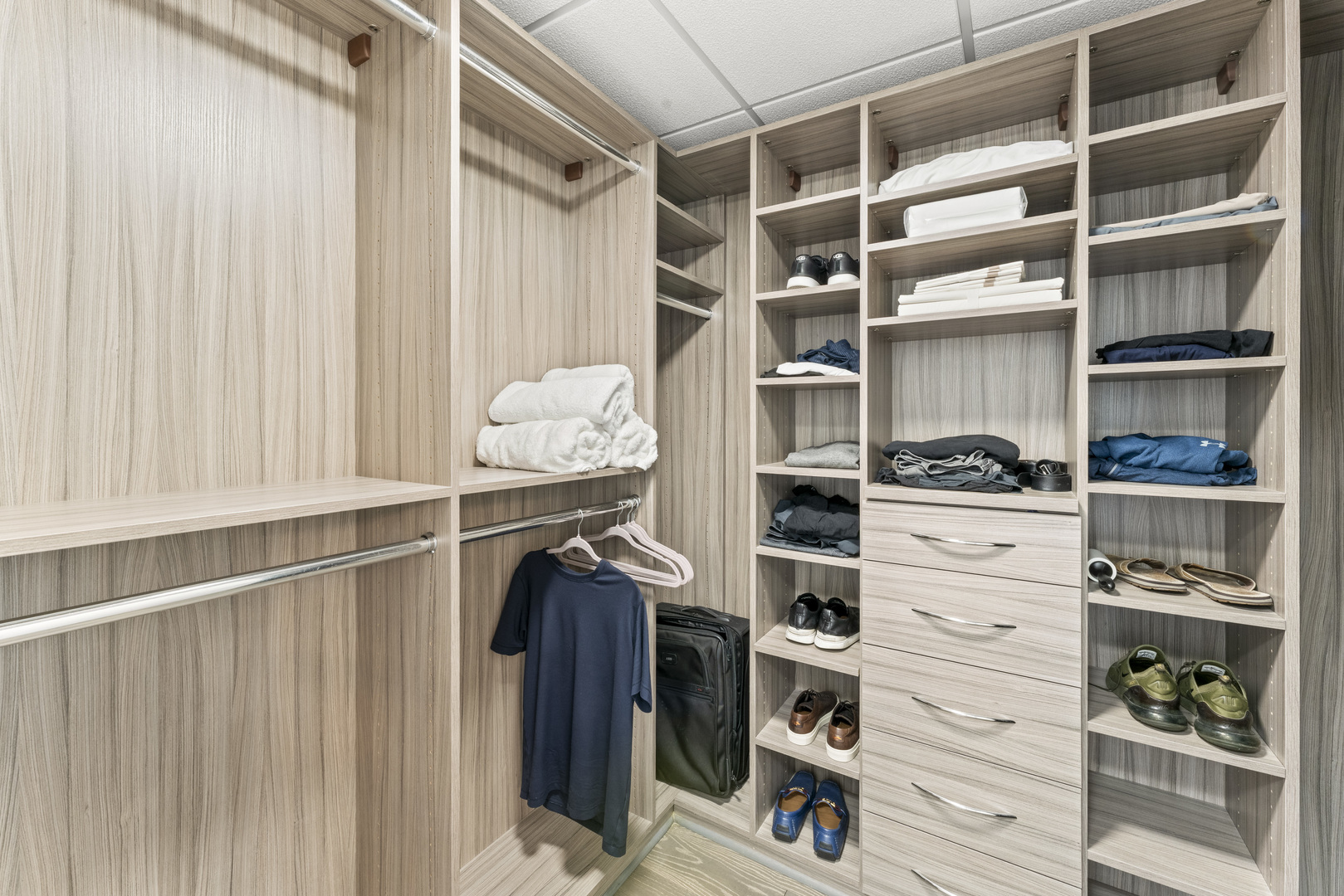 1201 S Prairie Avenue Unit: 4702