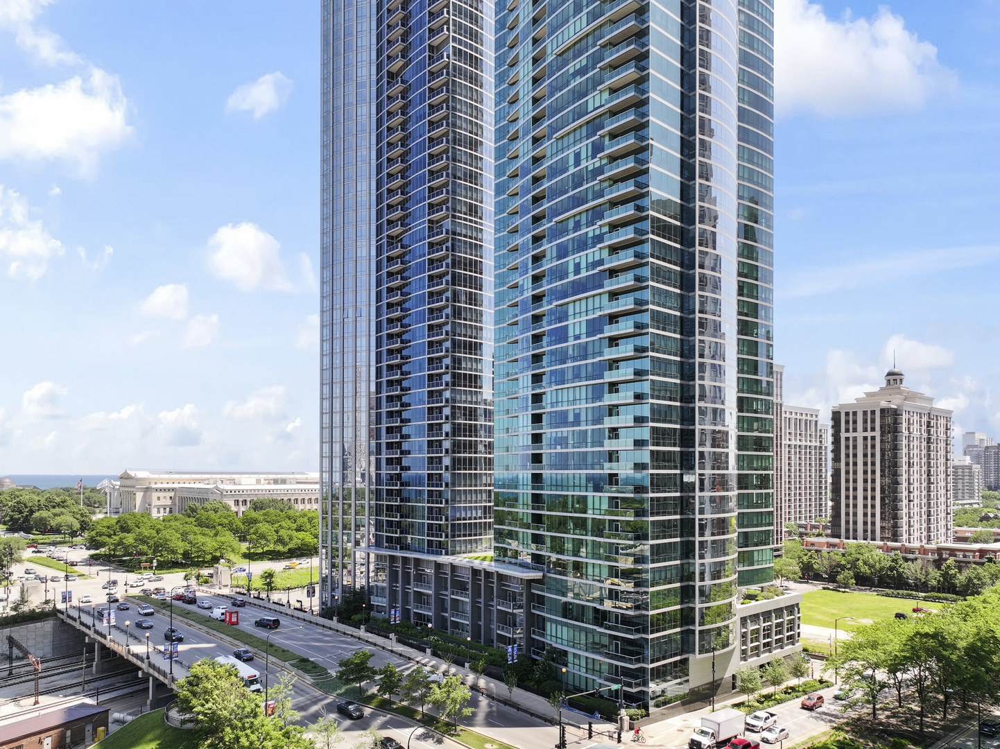 1201 S Prairie Avenue Unit: 4702