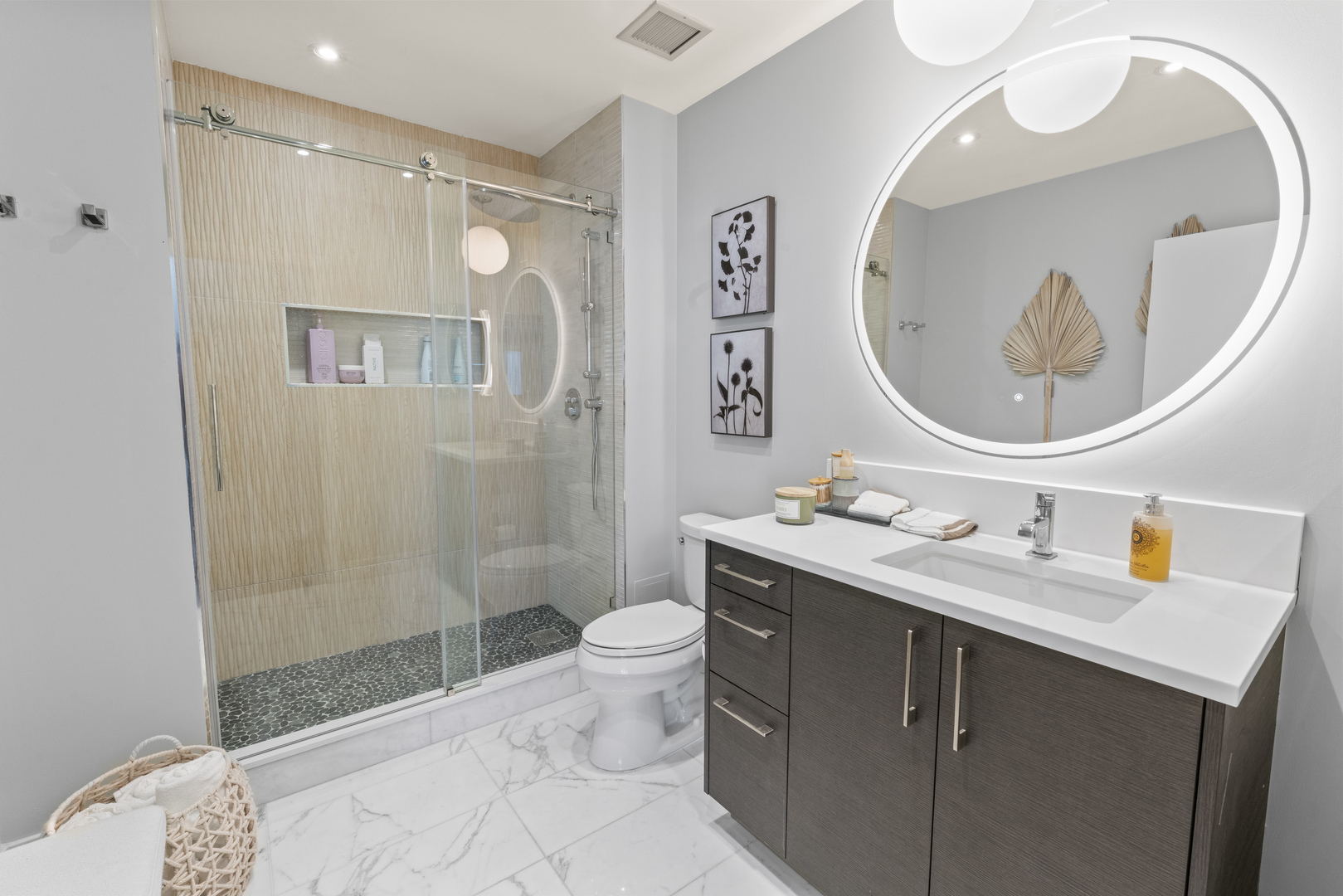 1201 S Prairie Avenue Unit: 4702