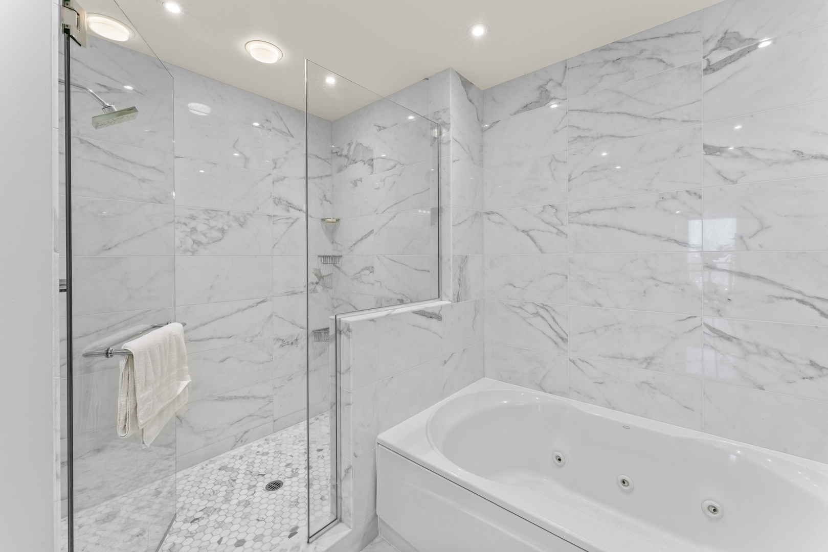 1201 S Prairie Avenue Unit: 4702