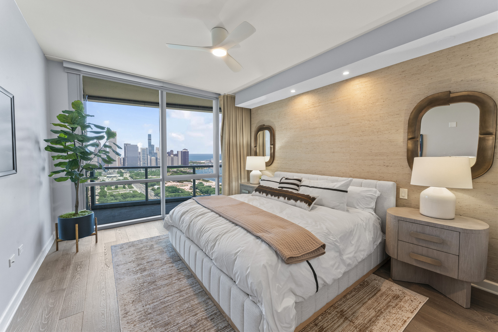 1201 S Prairie Avenue Unit: 4702