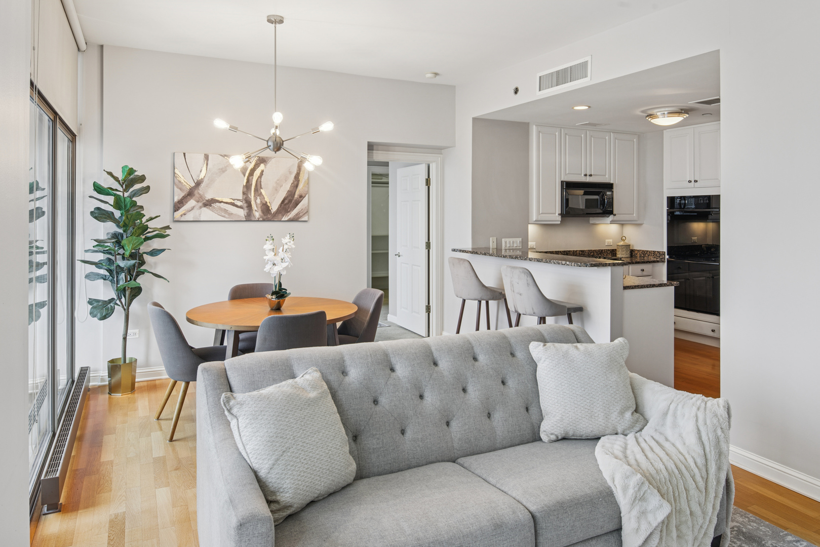 21 E Huron Street Unit: 1101