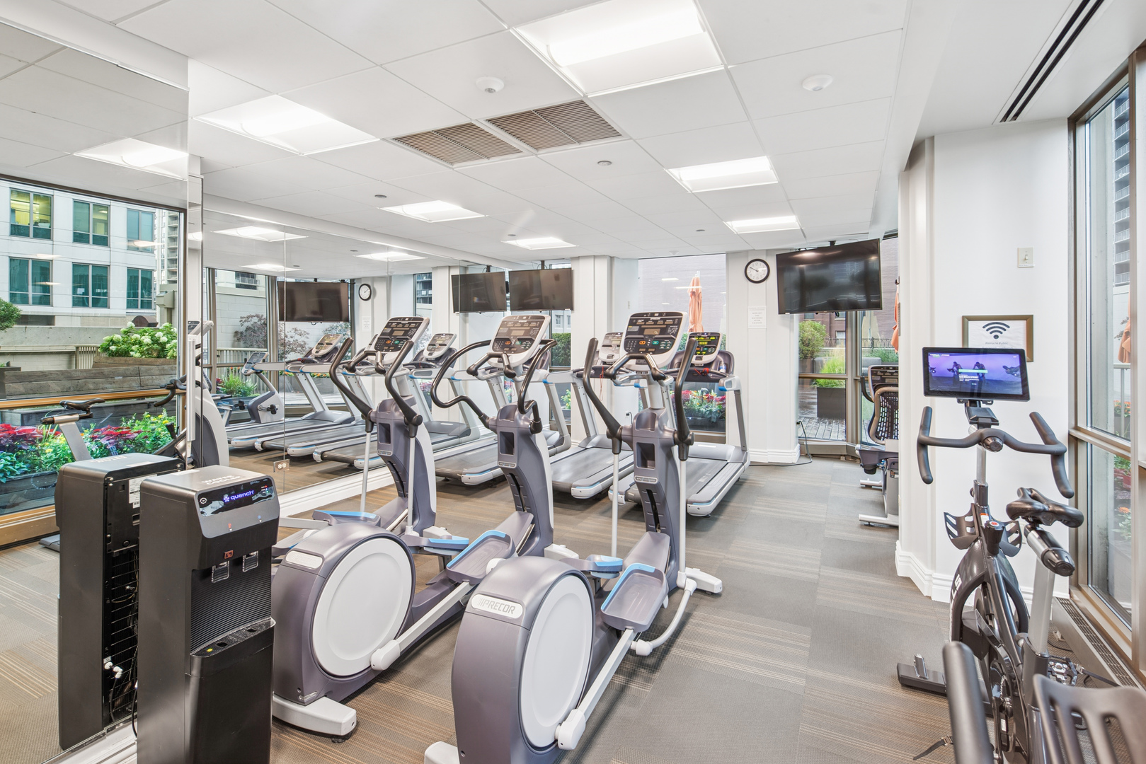 21 E Huron Street Unit: 1101