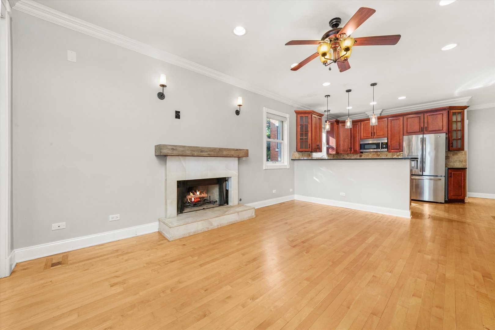 2430 W Iowa Street Unit: 1