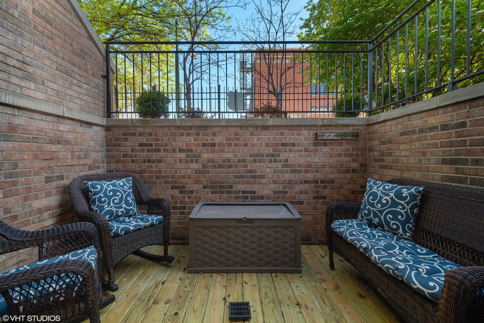 2430 W Iowa Street Unit: 1