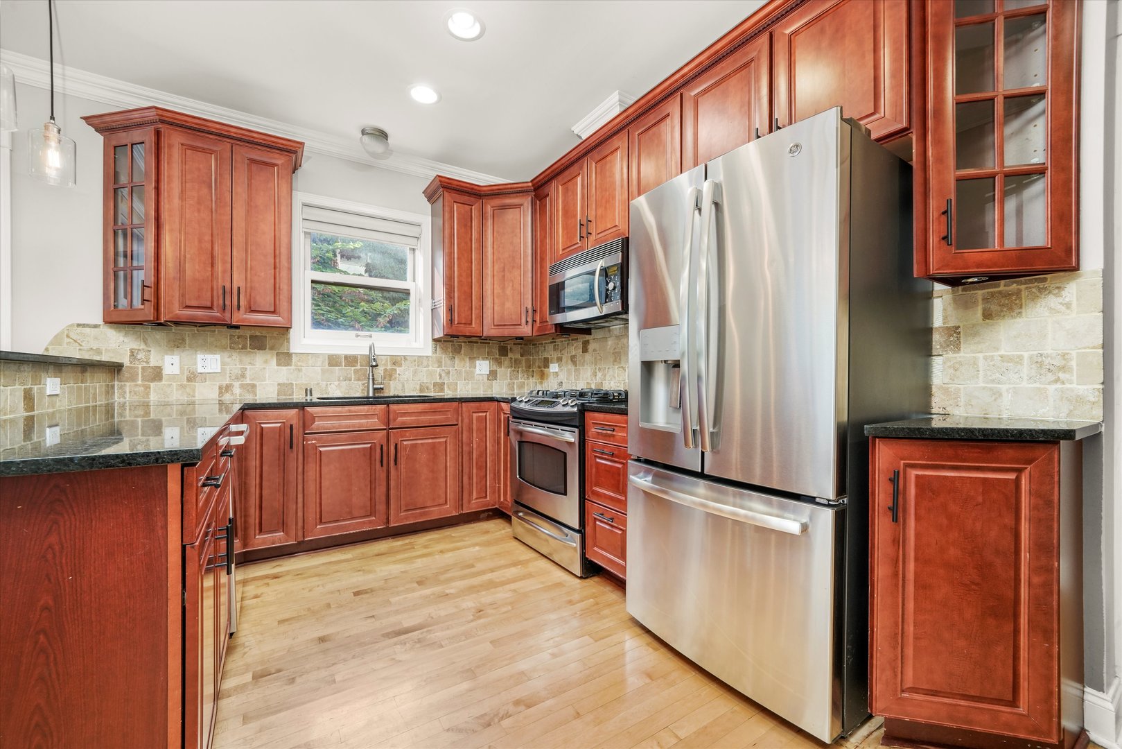 2430 W Iowa Street Unit: 1