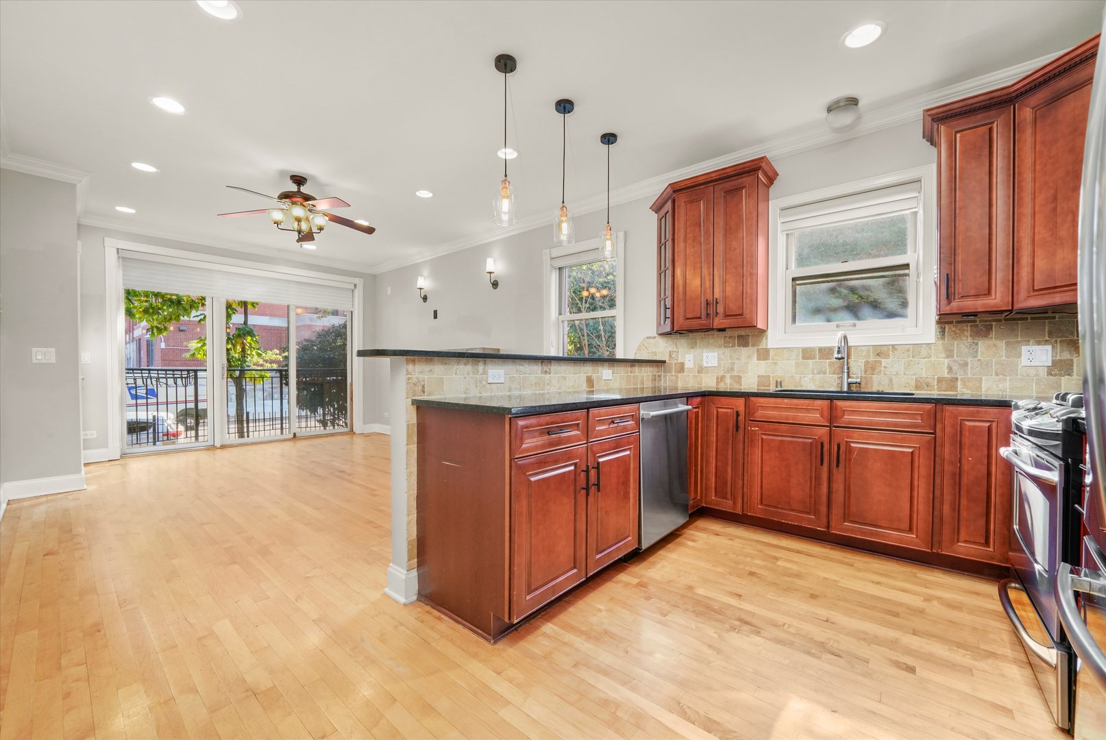 2430 W Iowa Street Unit: 1