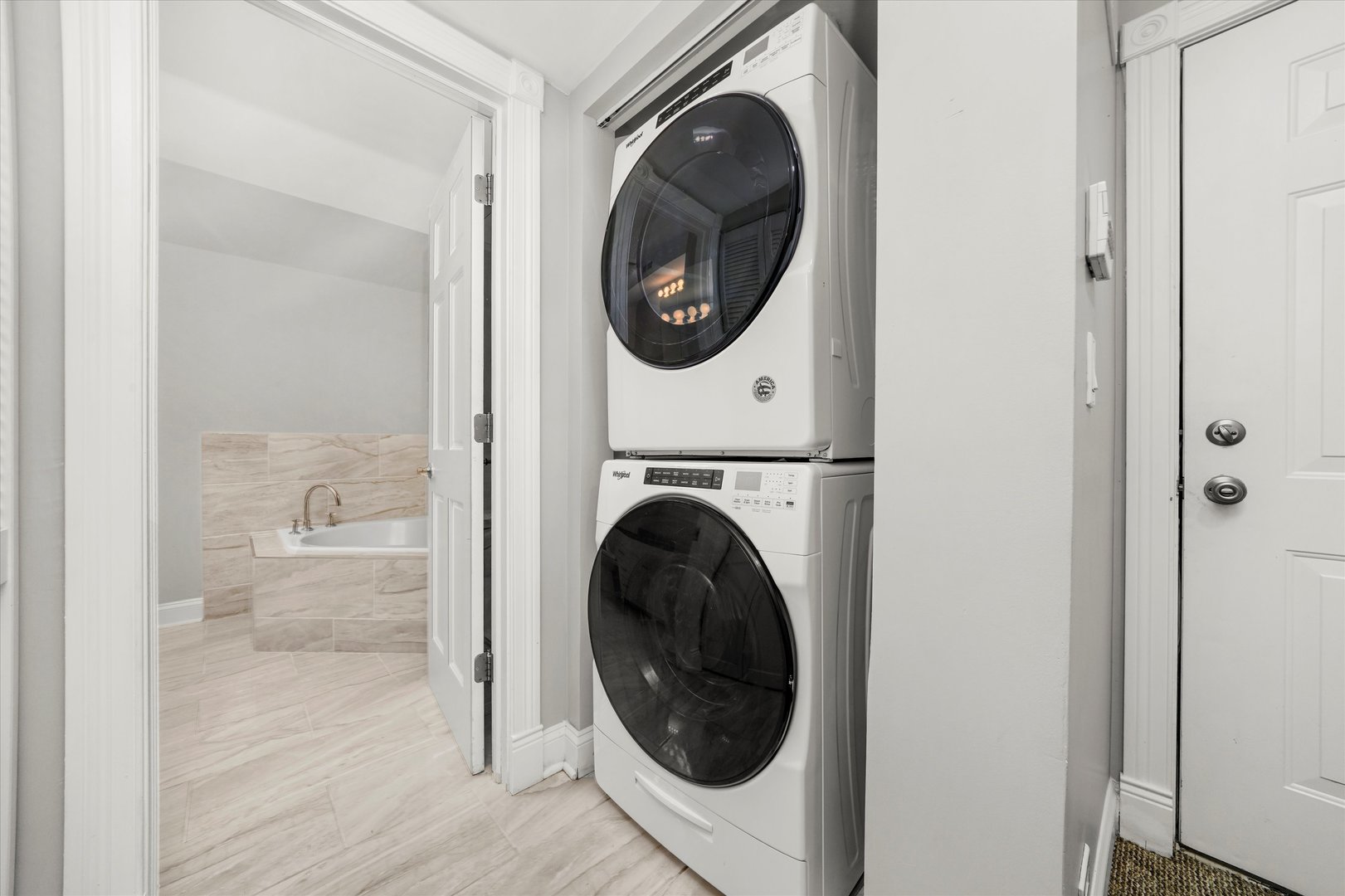 2430 W Iowa Street Unit: 1