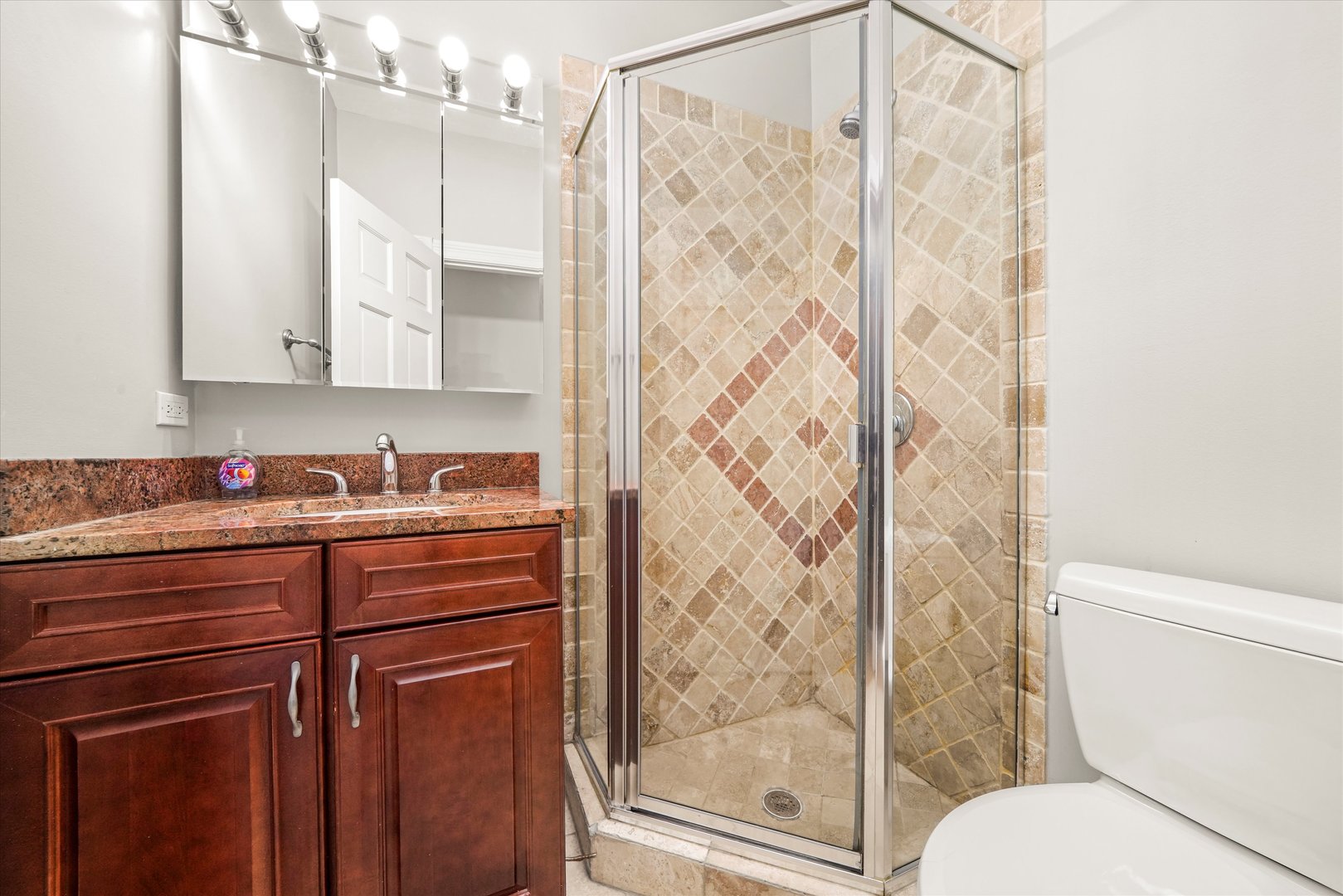 2430 W Iowa Street Unit: 1