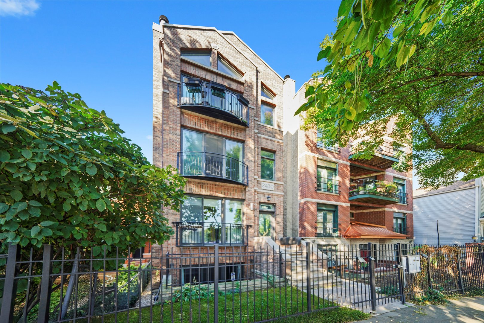 2430 W Iowa Street Unit: 1