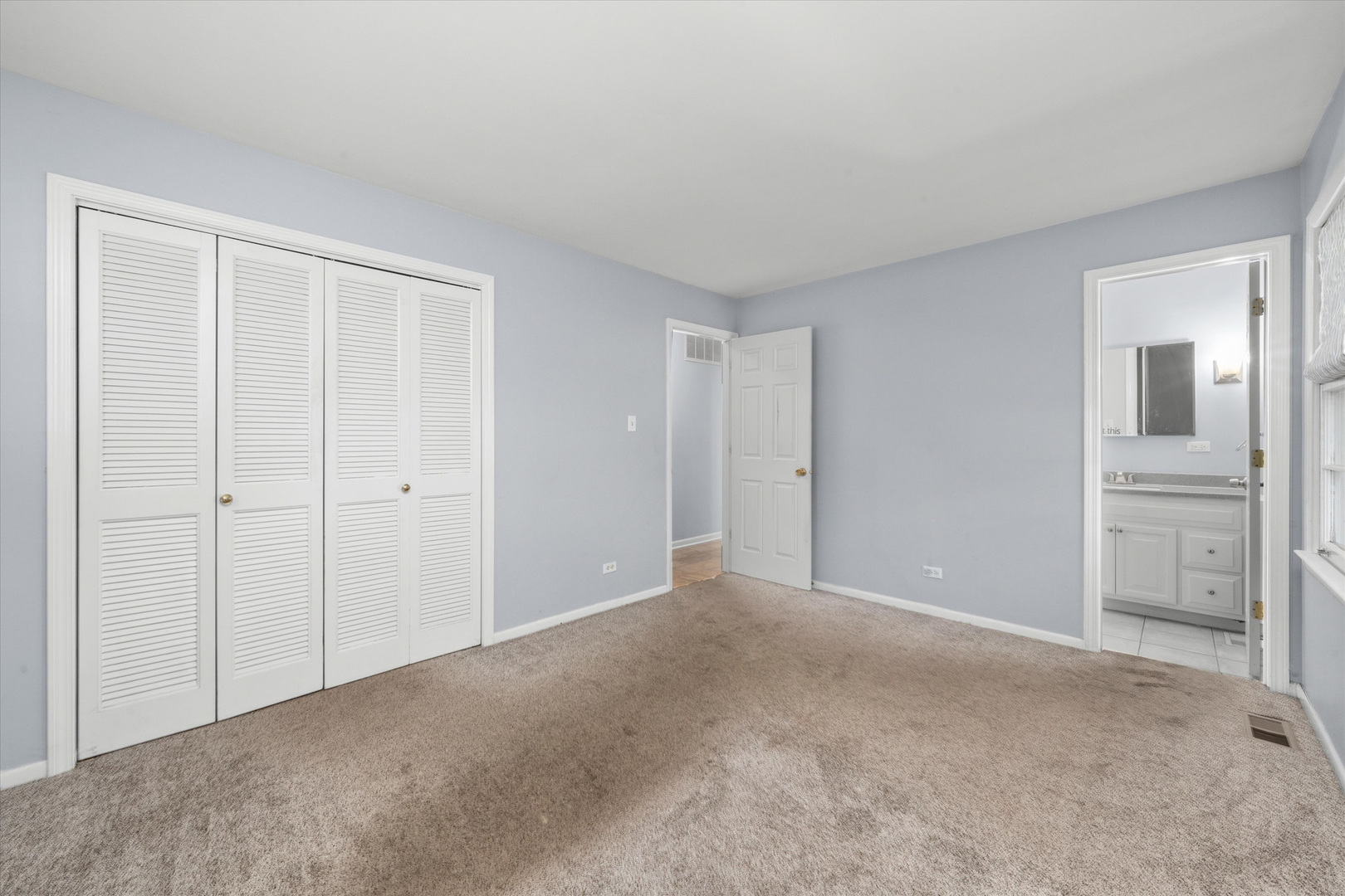 824 Oxford Street