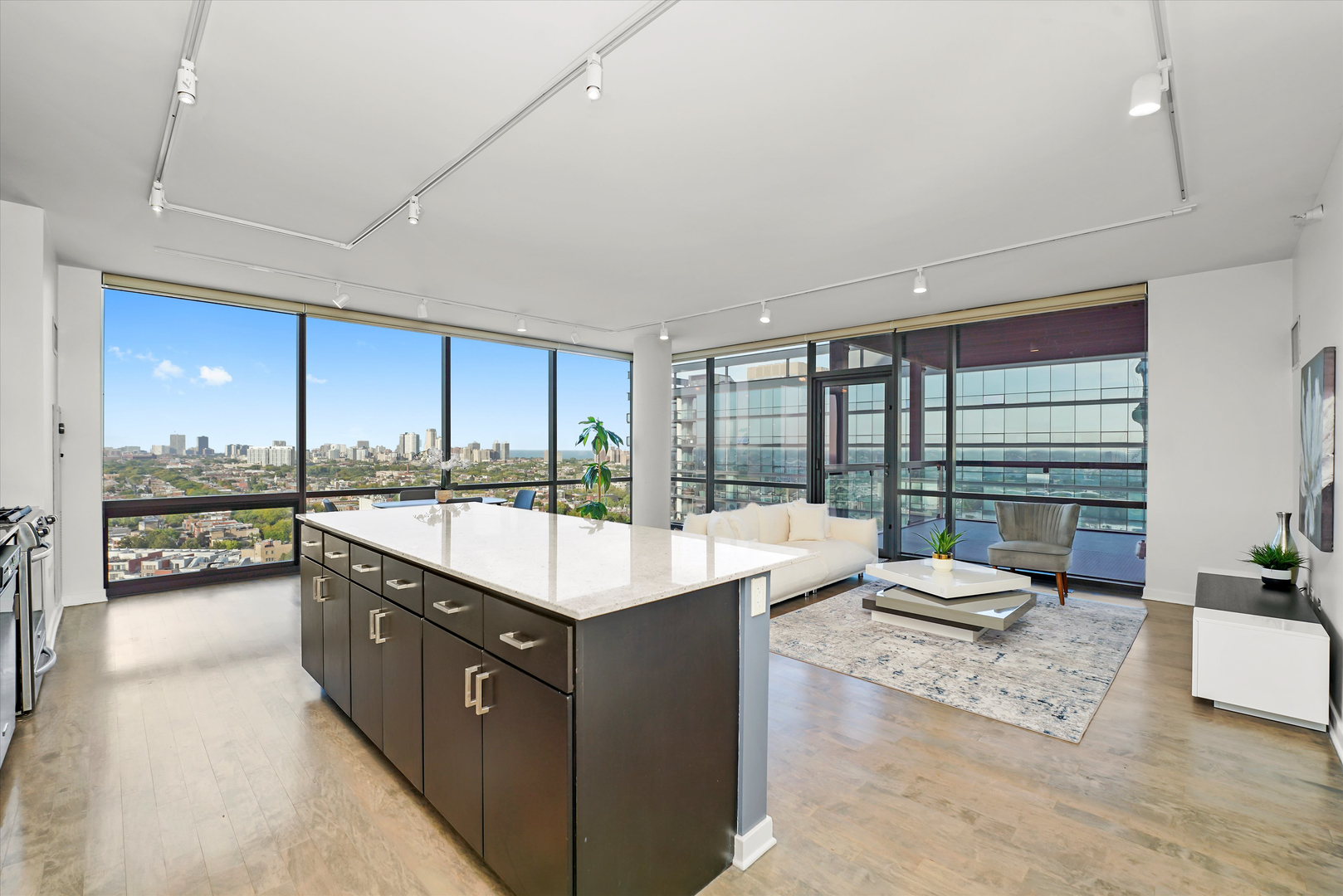 860 W Blackhawk Street Unit: 2106