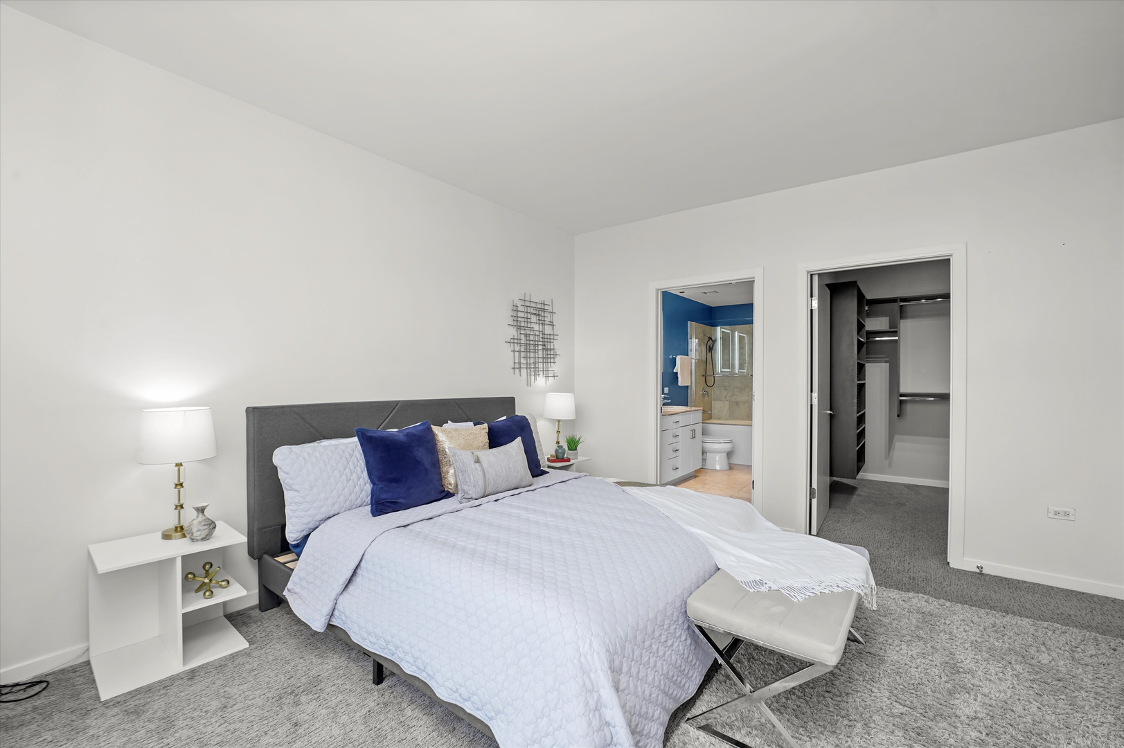 860 W Blackhawk Street Unit: 2106