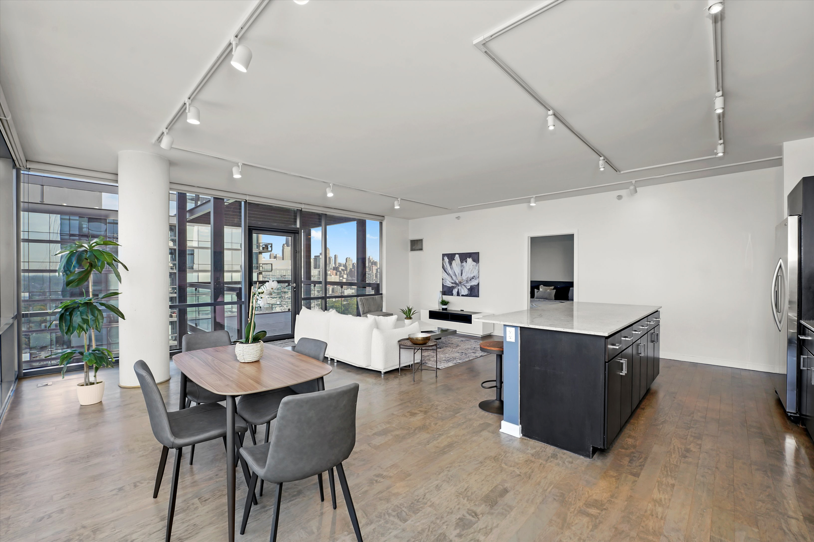 860 W Blackhawk Street Unit: 2106