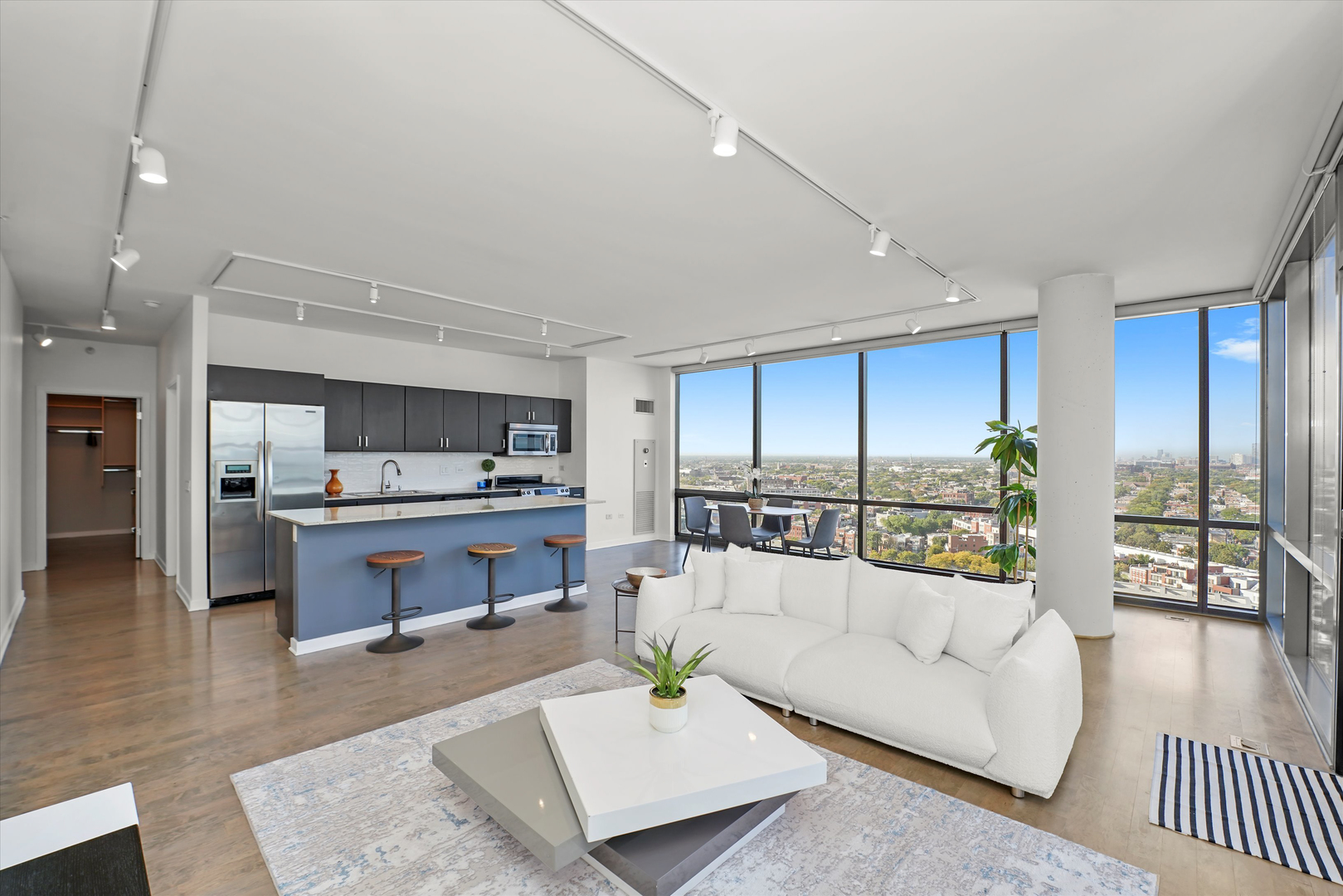 860 W Blackhawk Street Unit: 2106