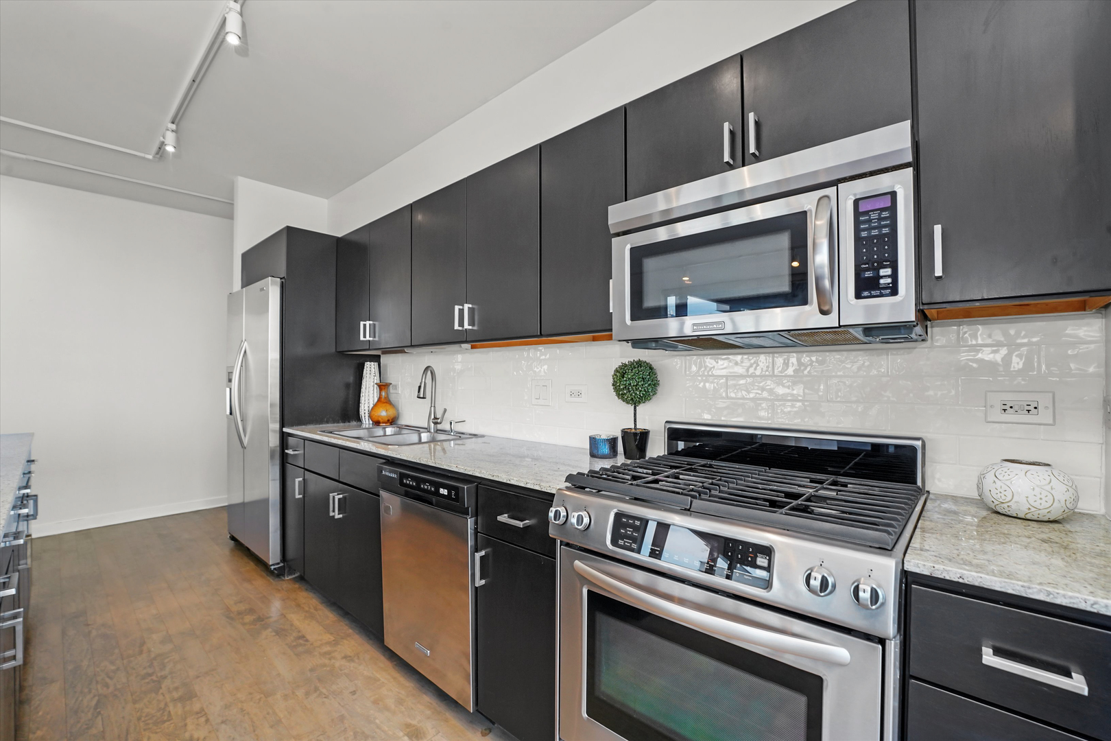 860 W Blackhawk Street Unit: 2106