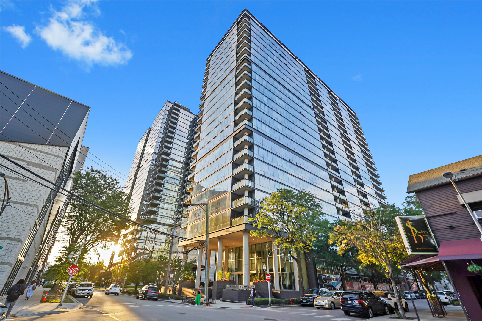 860 W Blackhawk Street Unit: 2106