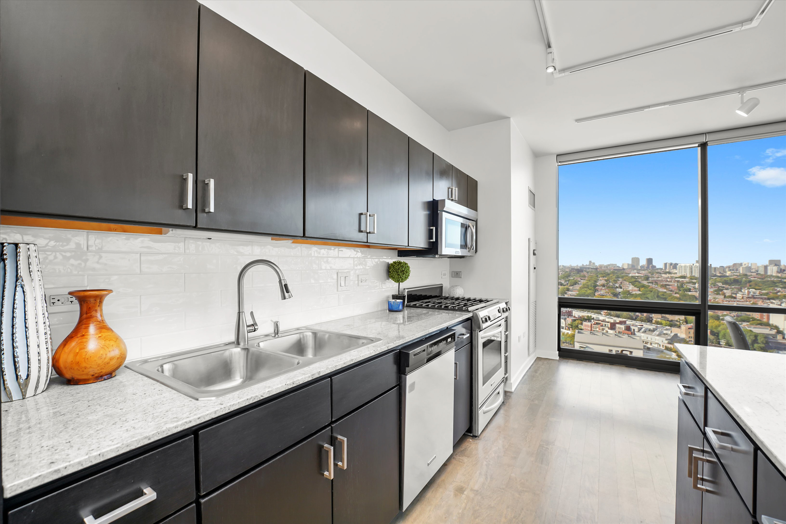 860 W Blackhawk Street Unit: 2106